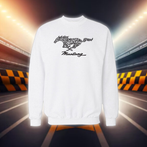 شعار موستنق بالأحرف العربية - سيارات